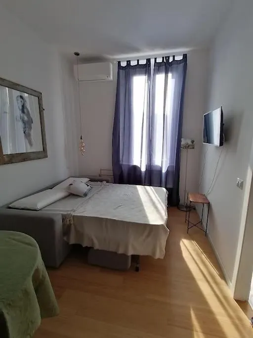 New Cozy Studio 7 Metro Stops To Duomo! Milano Italien